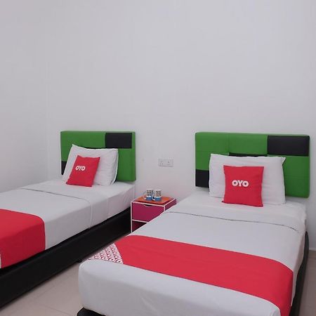 Oyo 90005 Dc Villa Guest House Kuala Rompin Exterior photo