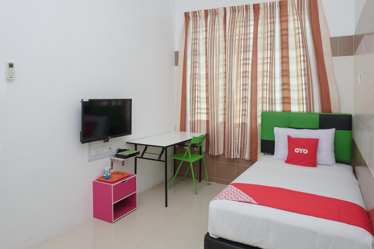 Oyo 90005 Dc Villa Guest House Kuala Rompin Exterior photo